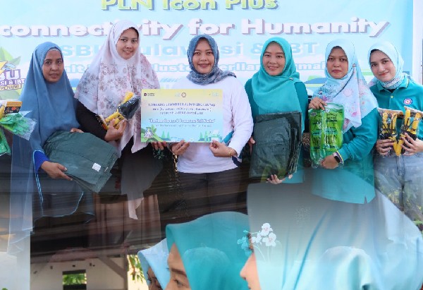 PLN Icon Plus Sulawesi dan PIKK Dukung UMKM Hijau Lewat Bantuan Alat Tanam